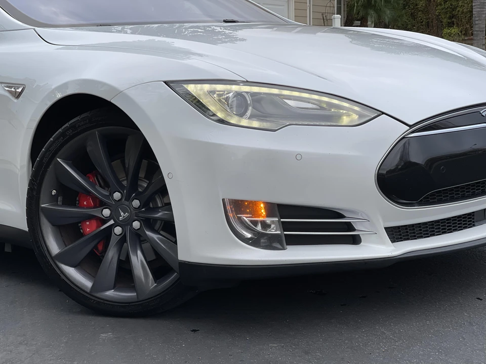 2014 Tesla Model S - Image 18 of 31