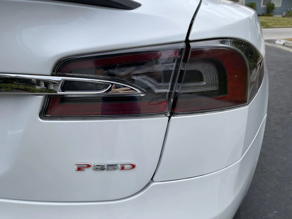 2014 Tesla Model S - Image 26 of 31