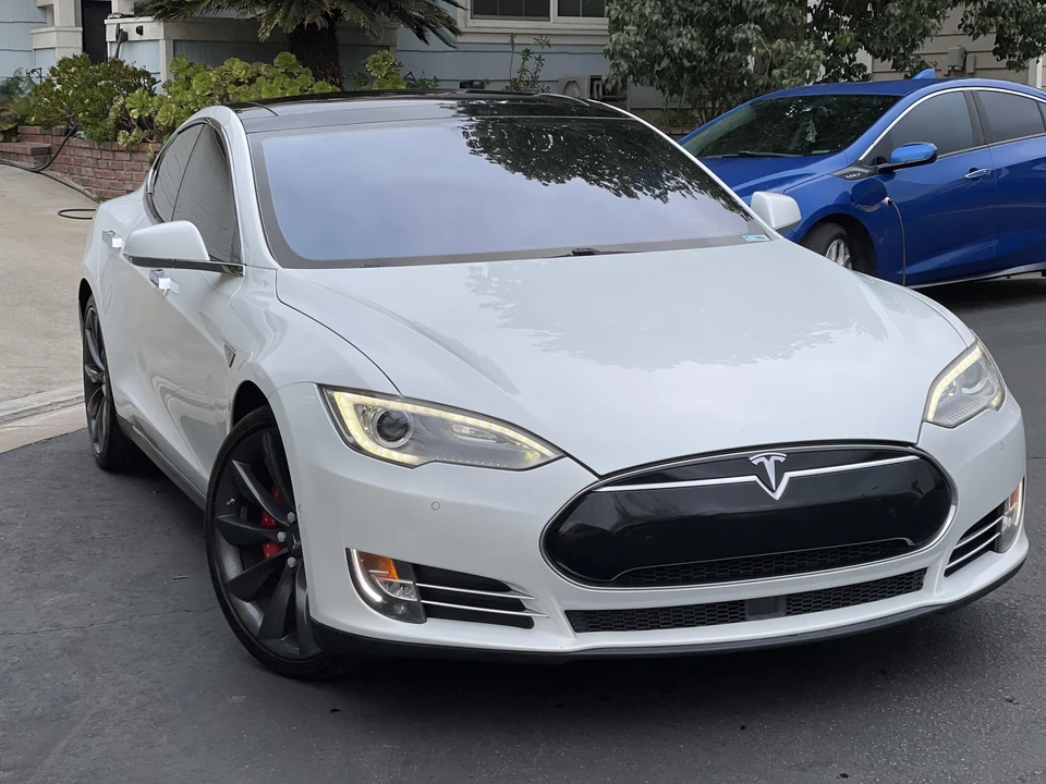 2014 Tesla Model S - Image 17 of 31