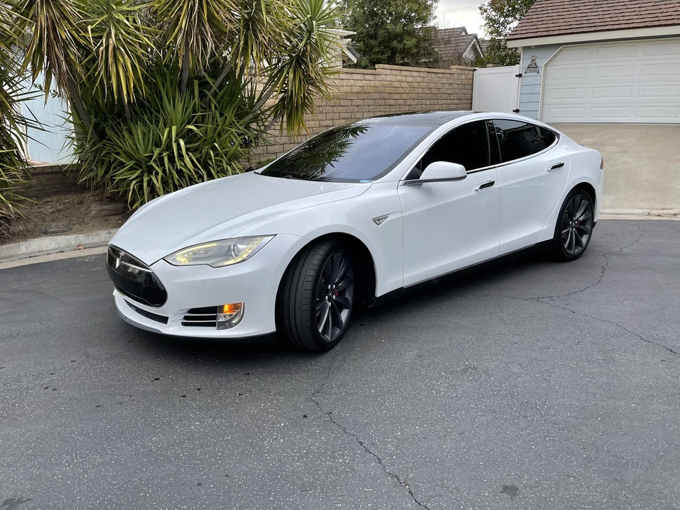 2014 Tesla Model S - Image 8 of 31
