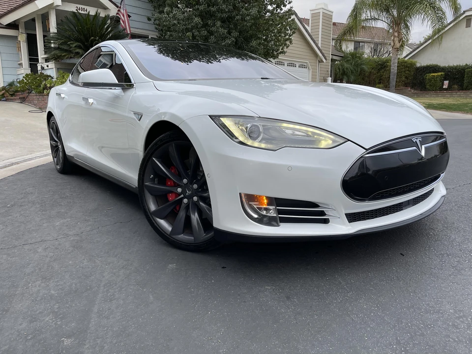 2014 Tesla Model S - Image 16 of 31
