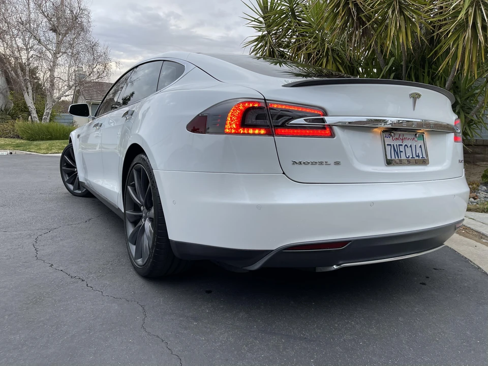 2014 Tesla Model S - Image 11 of 31