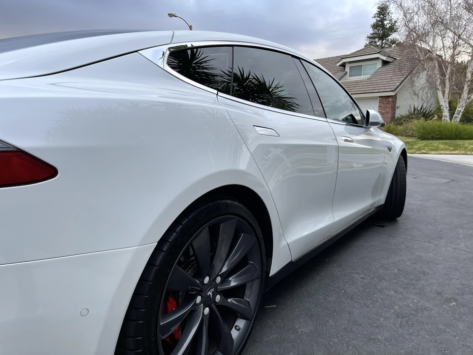 2014 Tesla Model S - Image 27 of 31