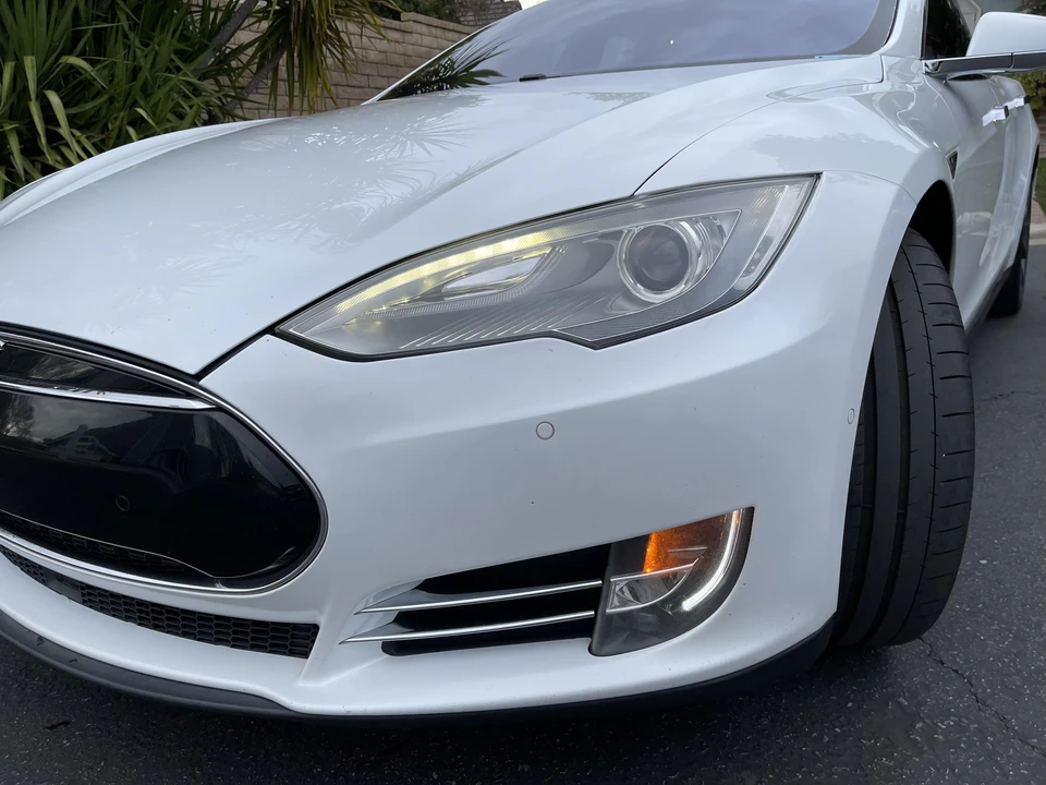 2014 Tesla Model S - Image 21 of 31