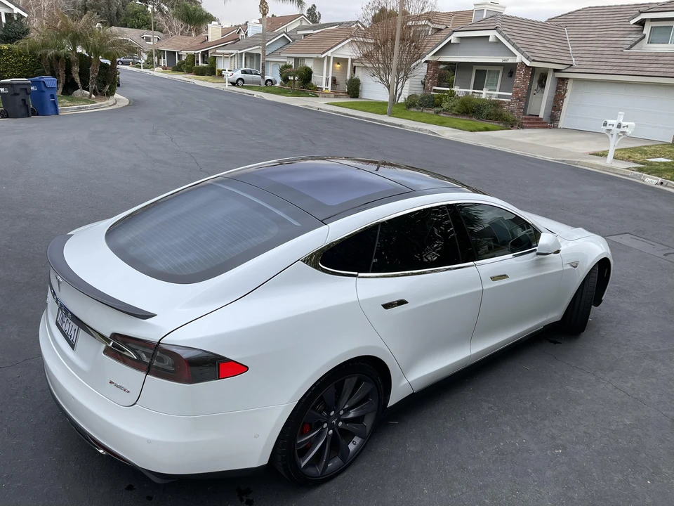 2014 Tesla Model S - Image 13 of 31
