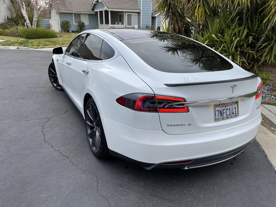 2014 Tesla Model S - Image 10 of 31