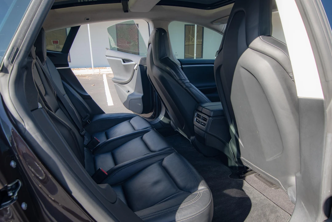 2014 Tesla Model S - Image 29 of 31