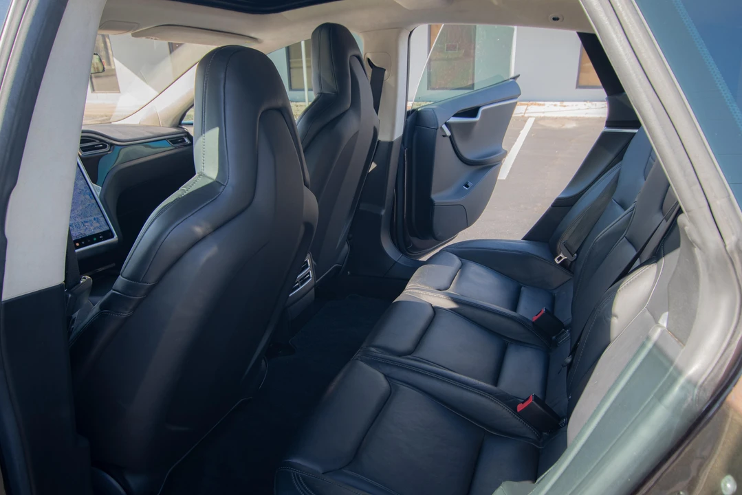 2014 Tesla Model S - Image 28 of 31