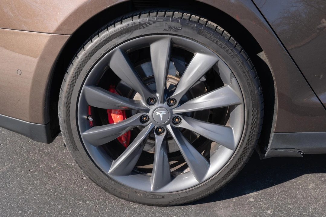 2014 Tesla Model S - Image 18 of 31