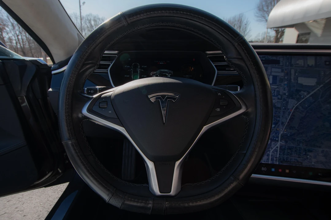 2014 Tesla Model S - Image 31 of 31
