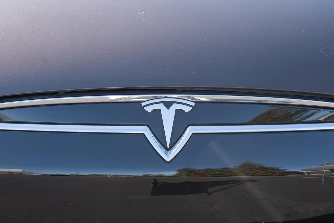 2014 Tesla Model S - Image 9 of 31