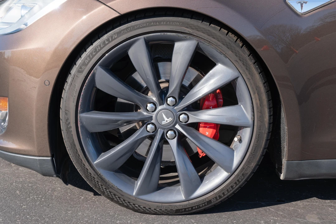 2014 Tesla Model S - Image 16 of 31