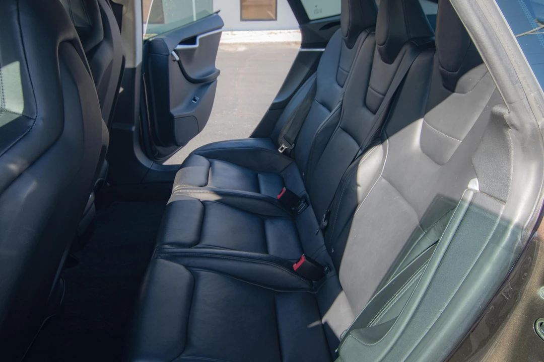 2014 Tesla Model S - Image 25 of 31
