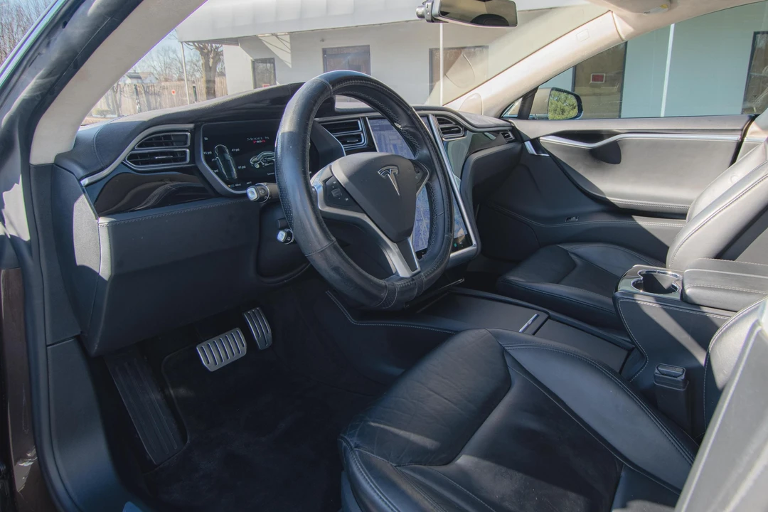 2014 Tesla Model S - Image 24 of 31