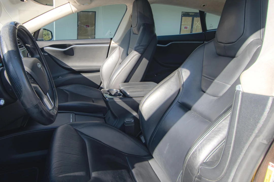 2014 Tesla Model S - Image 27 of 31