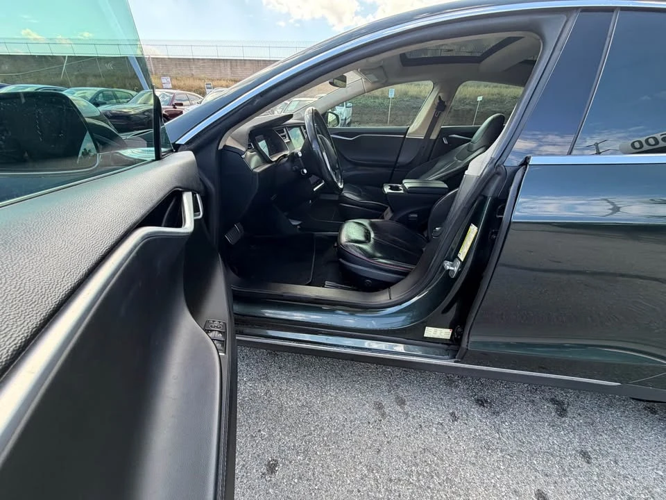 2014 Tesla Model S - Image 9 of 18