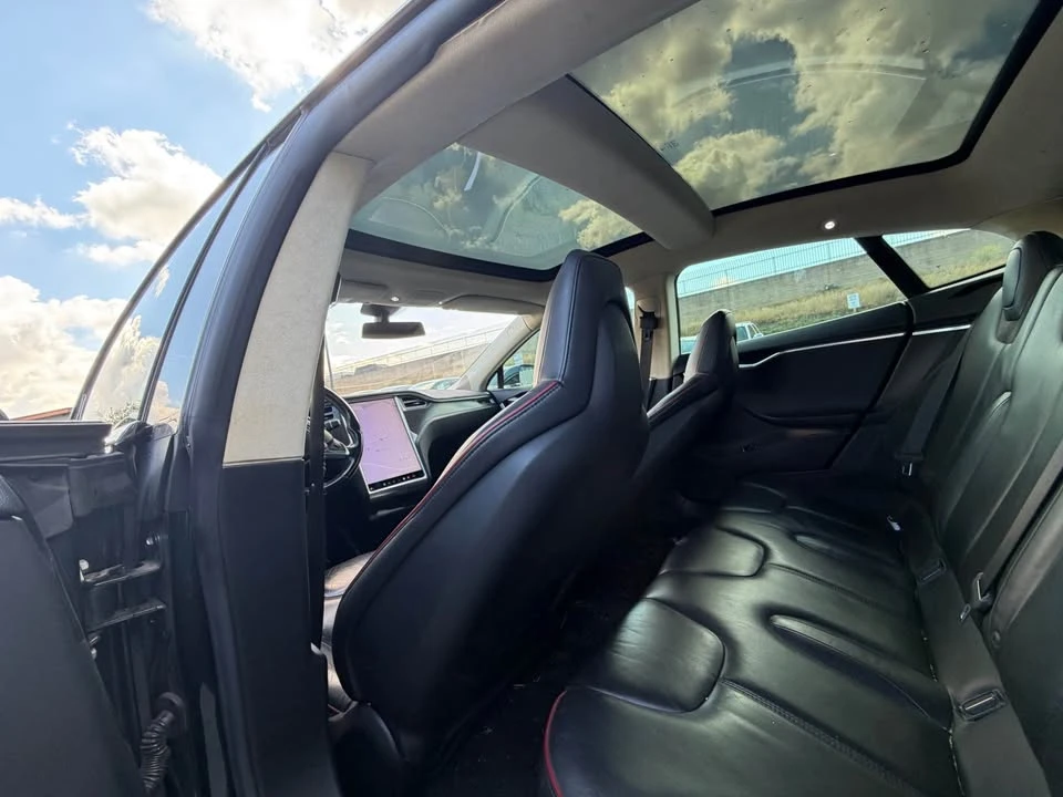 2014 Tesla Model S - Image 15 of 18