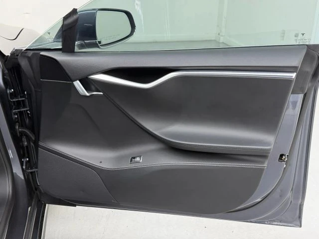 2014 Tesla Model S - Image 29 of 31