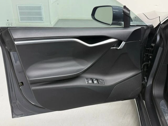2014 Tesla Model S - Image 28 of 31