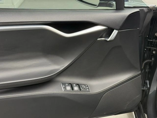 2014 Tesla Model S - Image 27 of 31