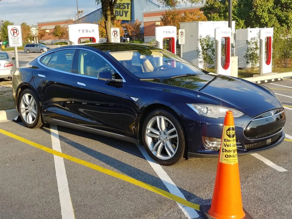 2014 Tesla Model S - Image 2 of 3