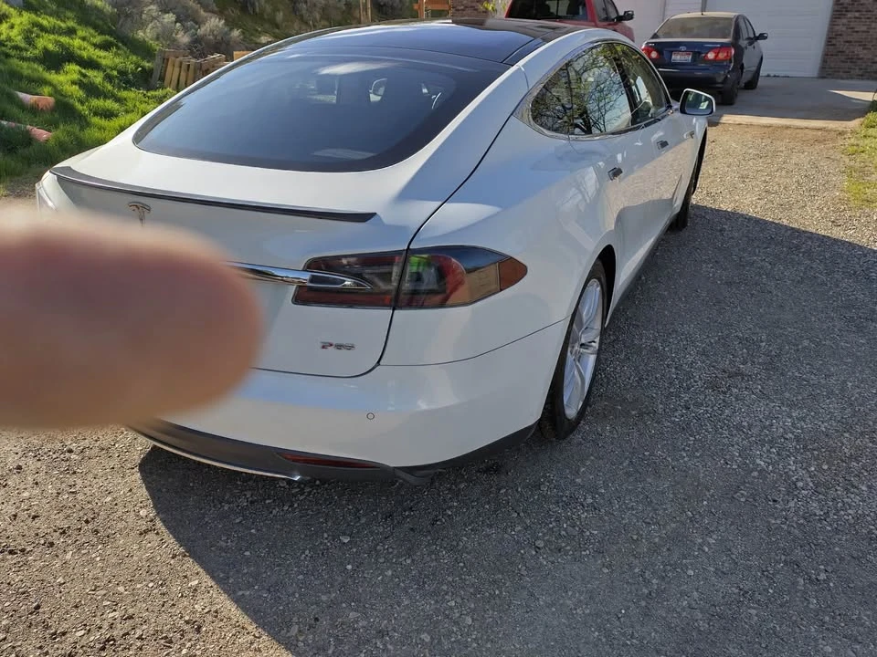 2014 Tesla Model S - Image 2 of 11