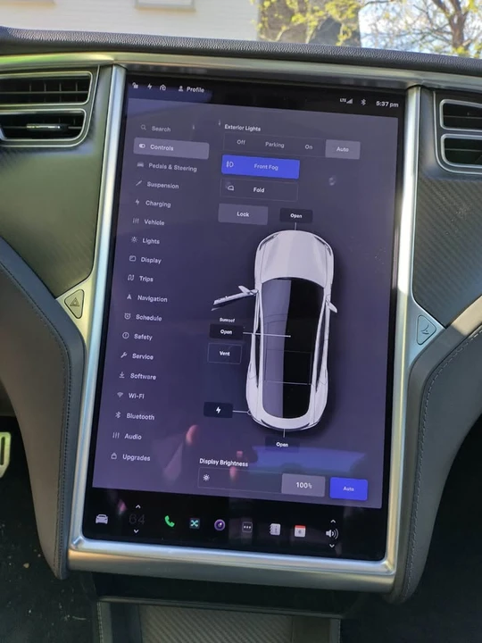 2014 Tesla Model S - Image 10 of 11