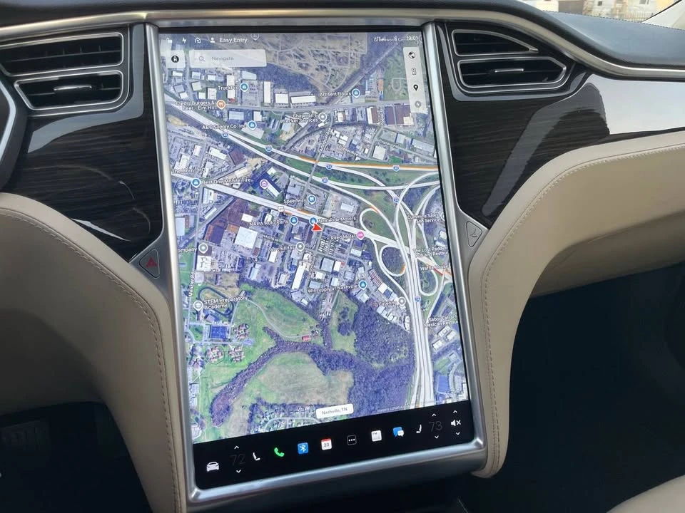 2014 Tesla Model S - Image 13 of 18