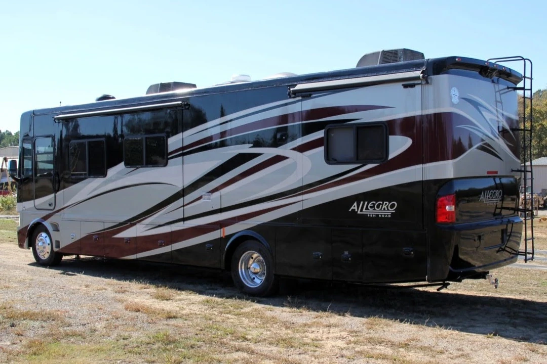 2014 Ford Super Duty 3rd Gen - Image 2 of 11