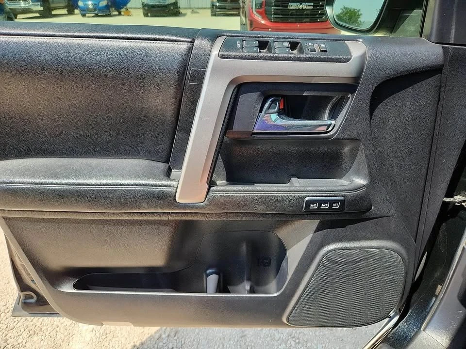 2014 Toyota 4Runner 5th Gen - Image 8 of 17