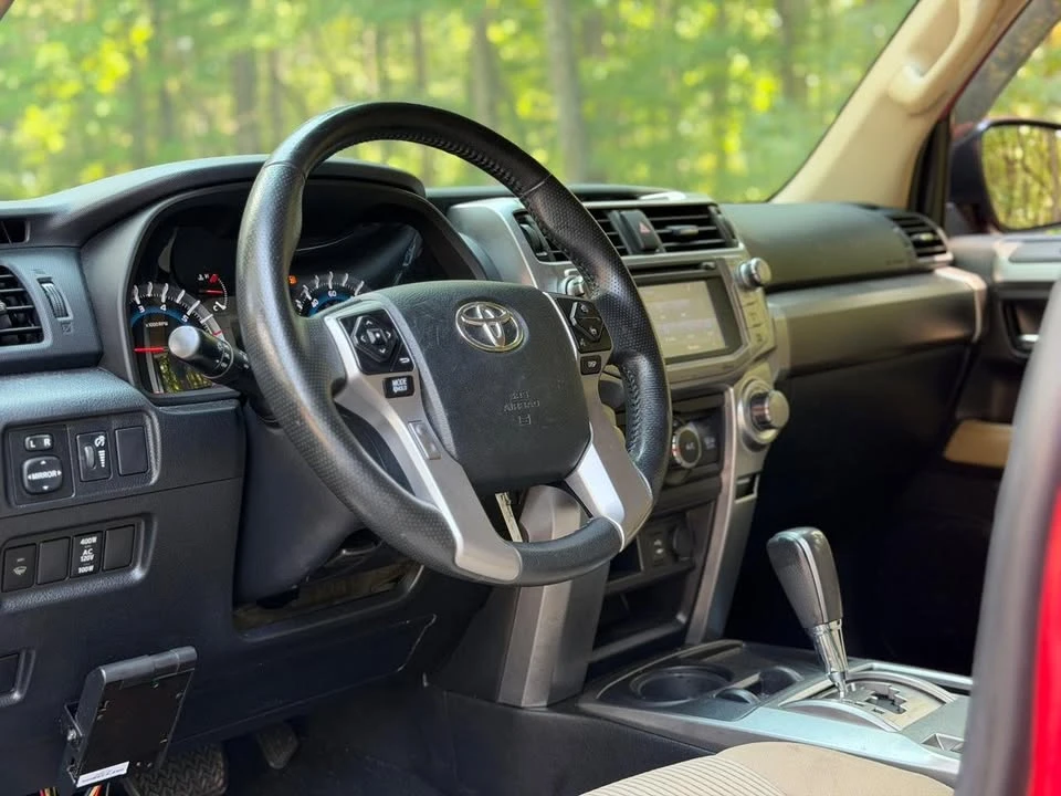 2014 Toyota 4Runner 5th Gen - Image 9 of 17