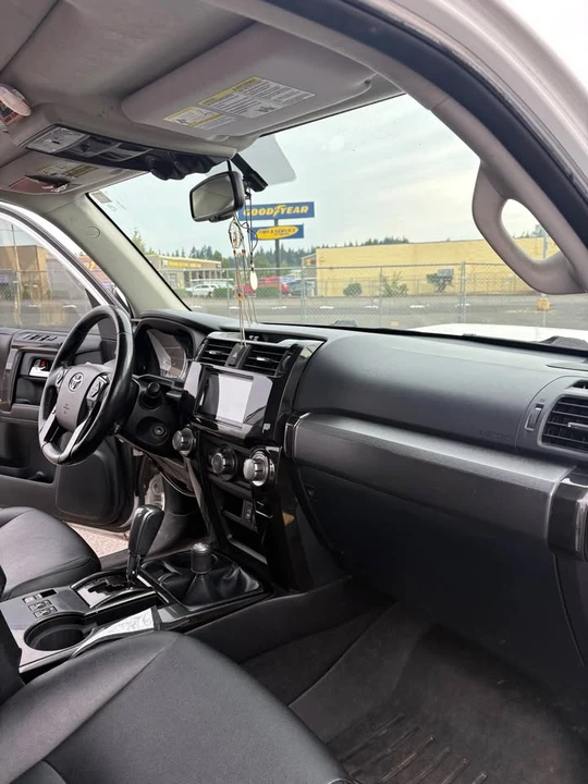 2014 Toyota 4Runner 5th Gen - Image 15 of 19