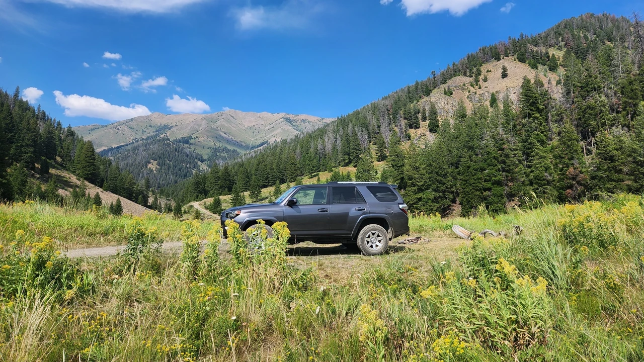 2014 Toyota 4Runner 5th Gen - Image 3 of 31