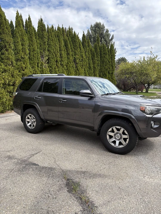2014 Toyota 4Runner 5th Gen - Image 11 of 31