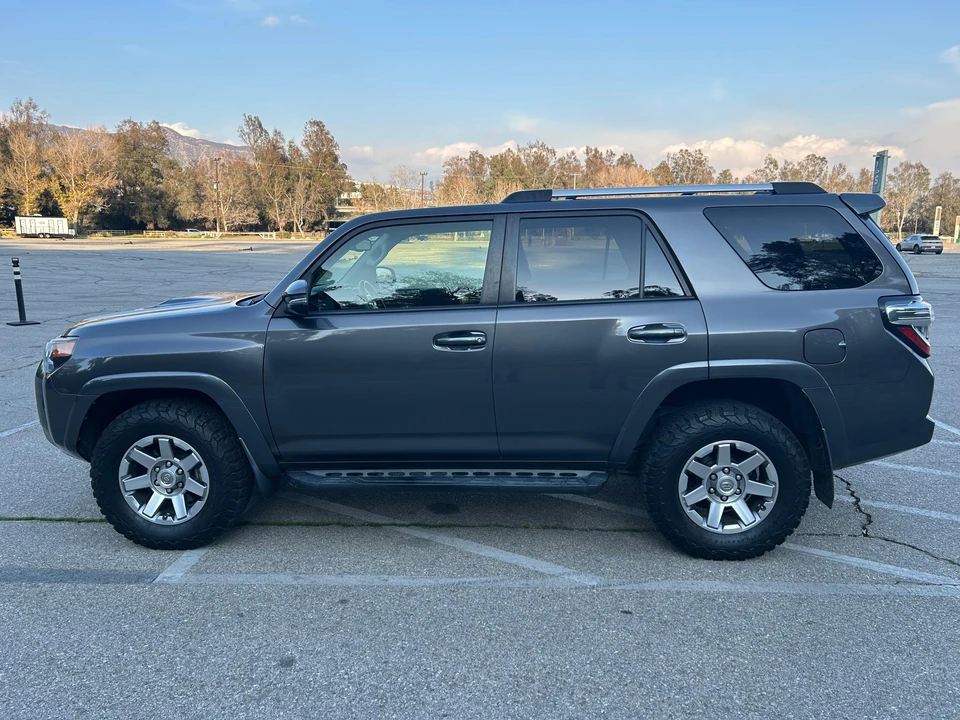 2014 Toyota 4Runner 5th Gen - Image 9 of 31