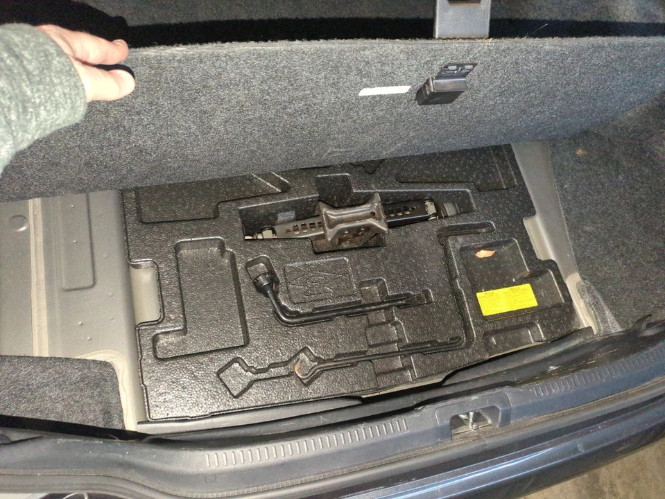 2014 Toyota Camry 7th Gen - Image 10 of 21