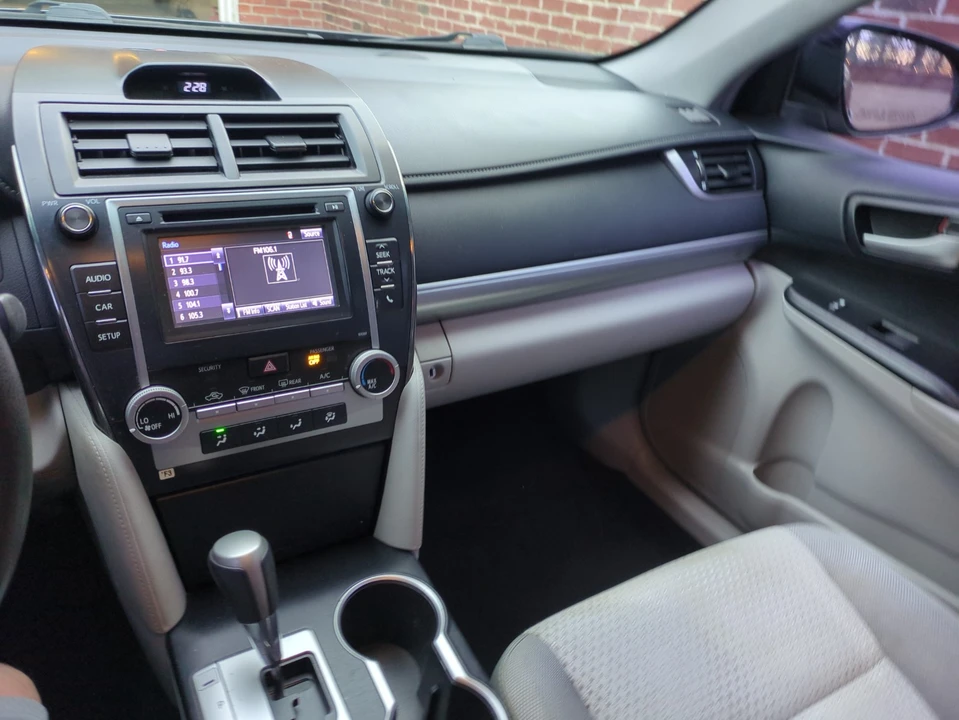 2014 Toyota Camry 7th Gen - Image 17 of 21
