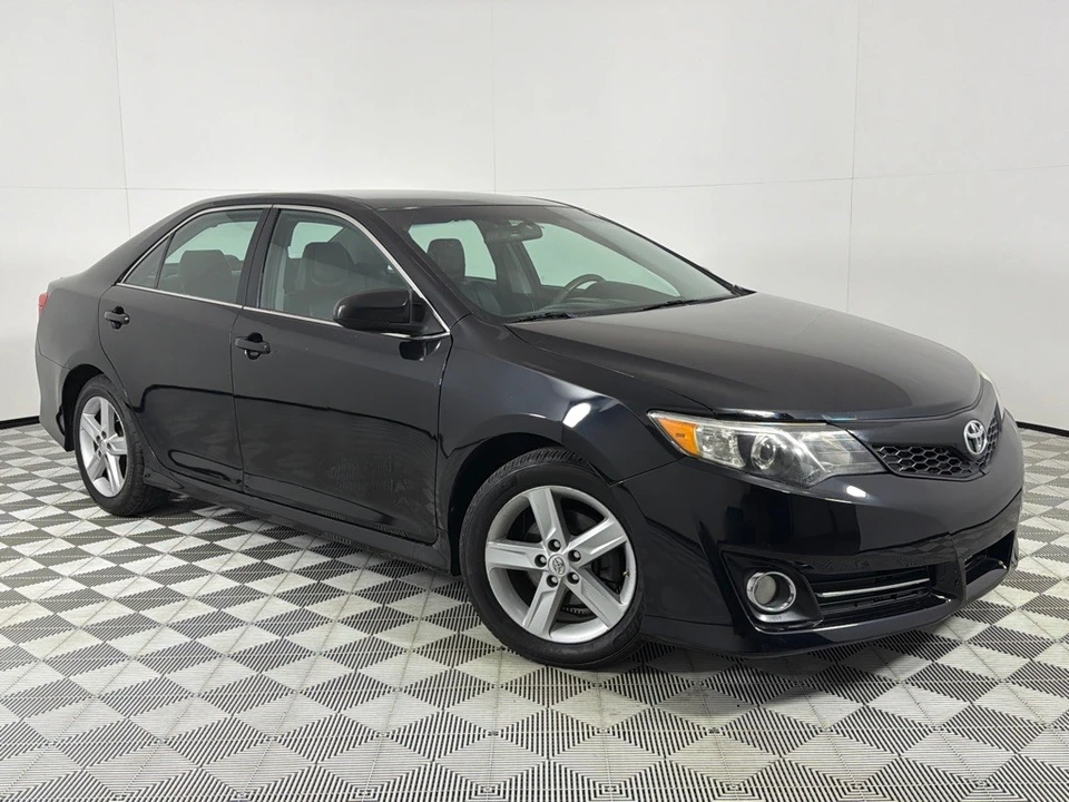 2014 Toyota Camry 7th Gen - Image 2 of 12