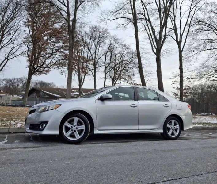 2014 Toyota Camry 7th Gen - Image 2 of 12