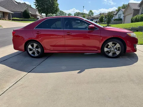 2014 Toyota Camry SE Sedan 4D