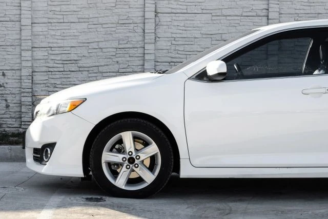 2014 Toyota Camry 7th Gen - Image 13 of 21