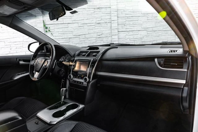 2014 Toyota Camry 7th Gen - Image 15 of 21