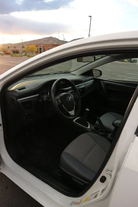 2014 Toyota Corolla 11th Gen - Image 5 of 8