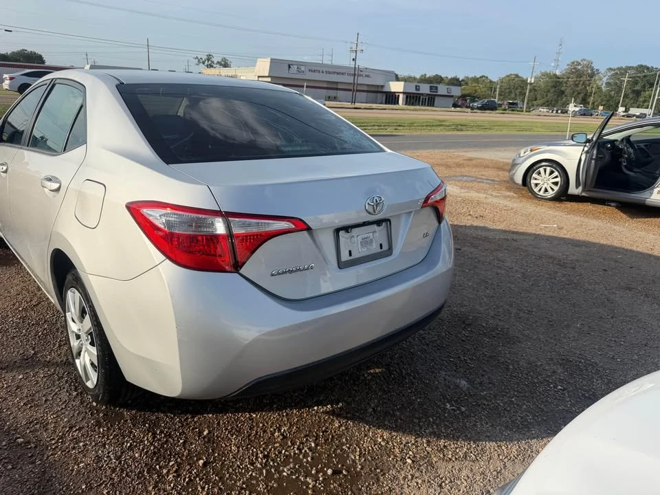 2014 Toyota Corolla 11th Gen - Image 9 of 12