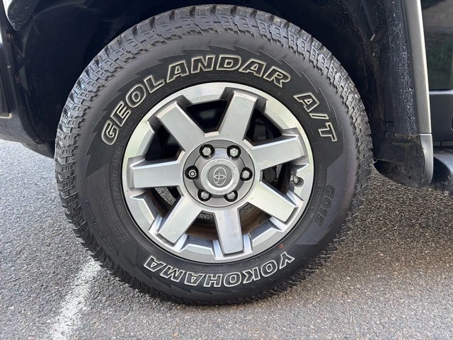 2014 Toyota FJ Cruiser - Image 19 of 31