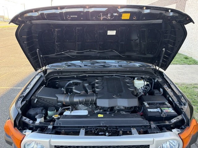 2014 Toyota FJ Cruiser - Image 13 of 31