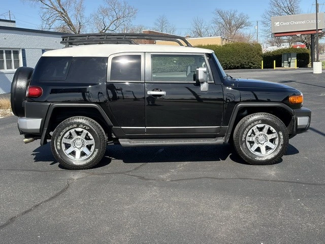 2014 Toyota FJ Cruiser - Image 8 of 31
