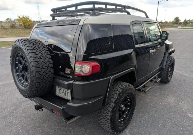 2014 Toyota FJ Cruiser - Image 2 of 8