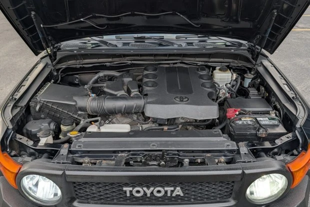 2014 Toyota FJ Cruiser - Image 7 of 8