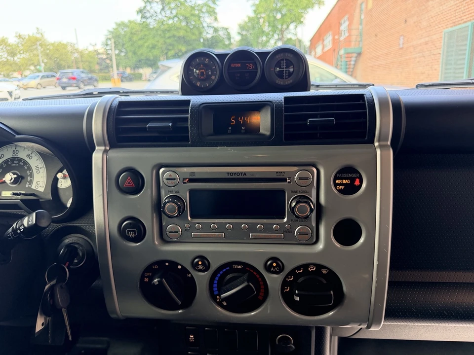 2014 Toyota FJ Cruiser - Image 31 of 31
